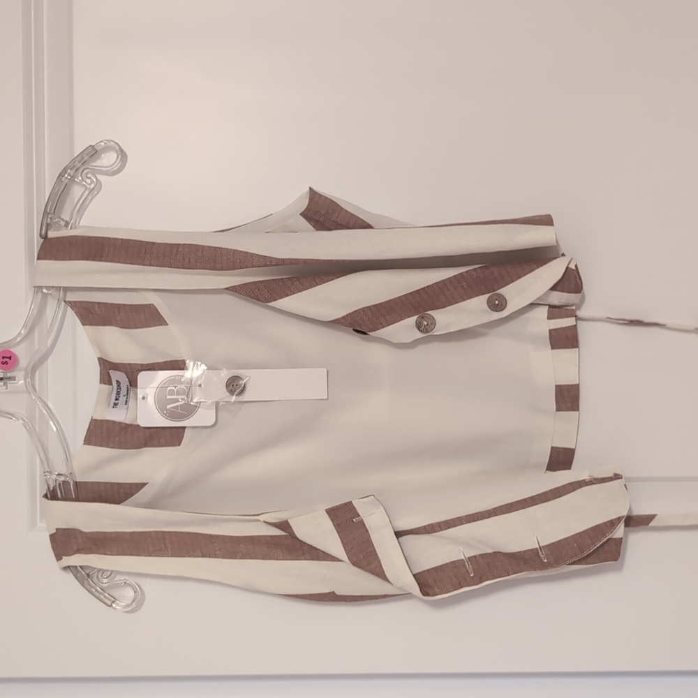Brown stripe vest (Tiny Hole In Back)